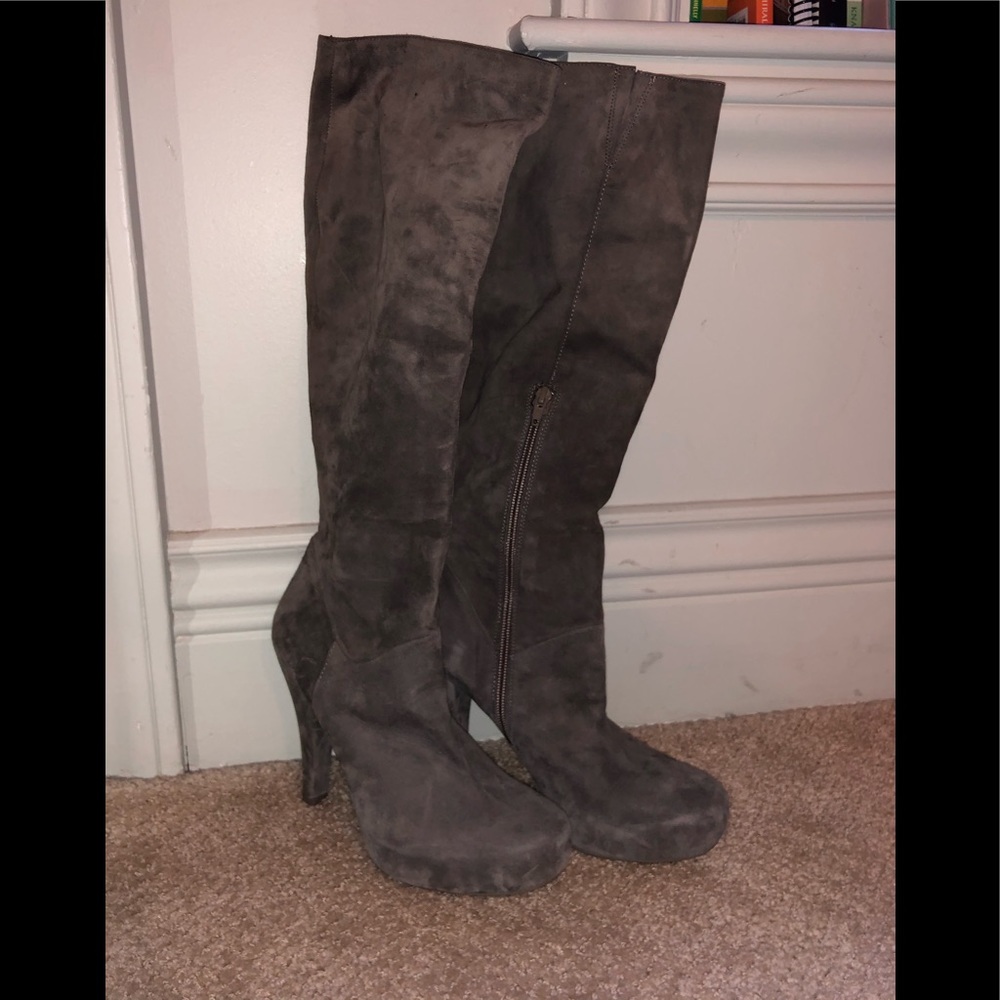 Vic Matié grey platform suede boots